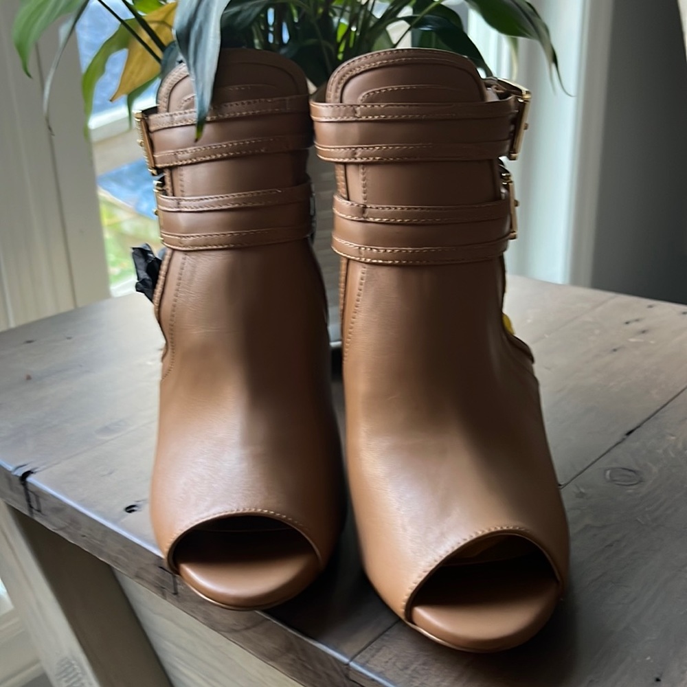Michael Michael Kors brown heeled pumps size 7